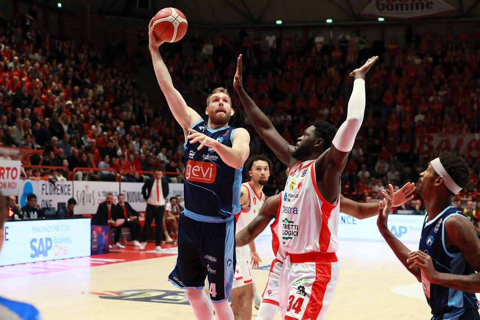 Generazione Vincente Napoli - Estra Pistoia è l'anticipo del sabato alle 19.45 (live su DAZN ed Eurosport 1): Sokolowski a -11 da quota 1.000 punti segnati in Serie A