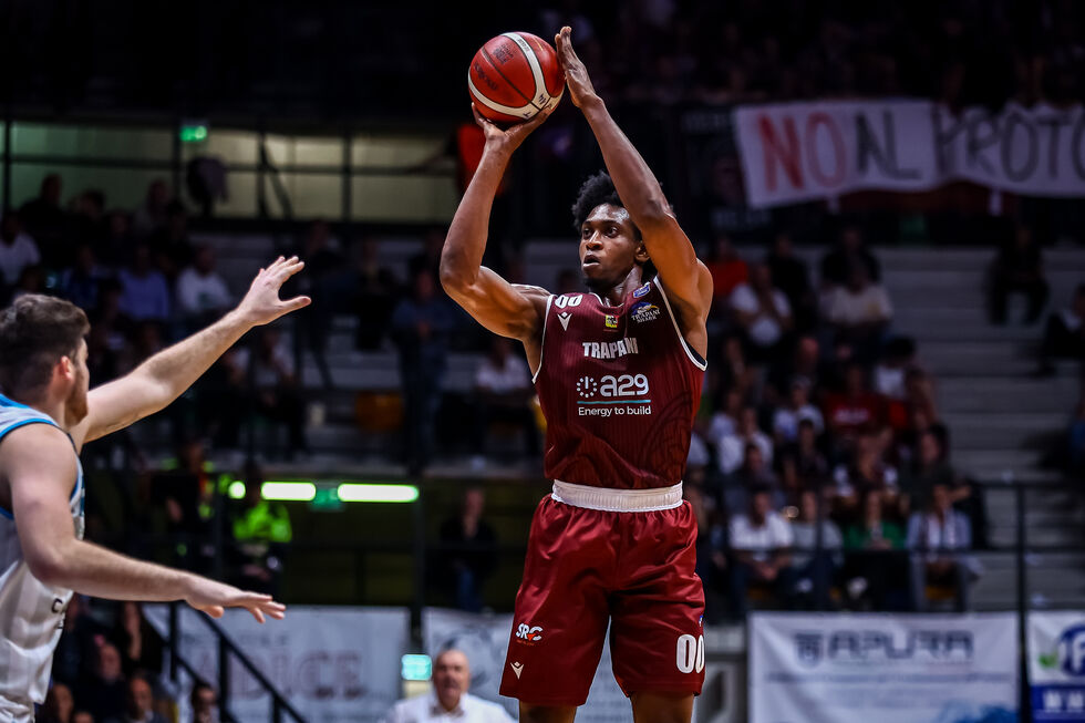Trapani Shark - Vanoli Basket Cremona domenica alle 12.00 (live su LBATV e Sky Sport Basket) apre il 7° turno