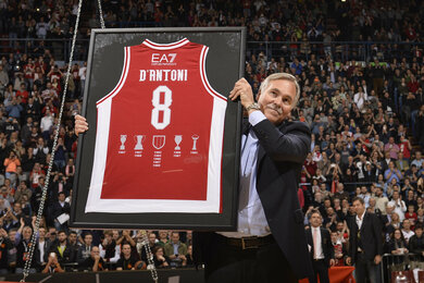 Mike D’Antoni: Huyền Thoại Olimpia Milano Và Bí Quyết Thành Công Từ Sòng Bạc Đến Sân Cỏ