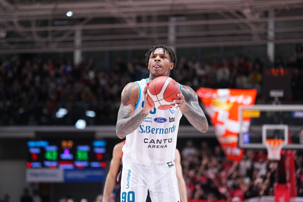 Acqua S.Bernardo Cantù, parla Okeke: "Grazie a coach De Raffaele che mi sta dando tanta fiducia, bella prova di squadra contro Napoli"