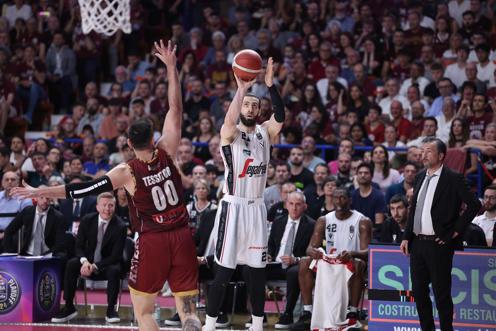 Shengelia inarrestabile, la Virtus Segafredo Bologna sbanca il parquet dell'Umana Reyer Venezia in Gara 4 e vola alle LBA Finals UnipolSai 2024