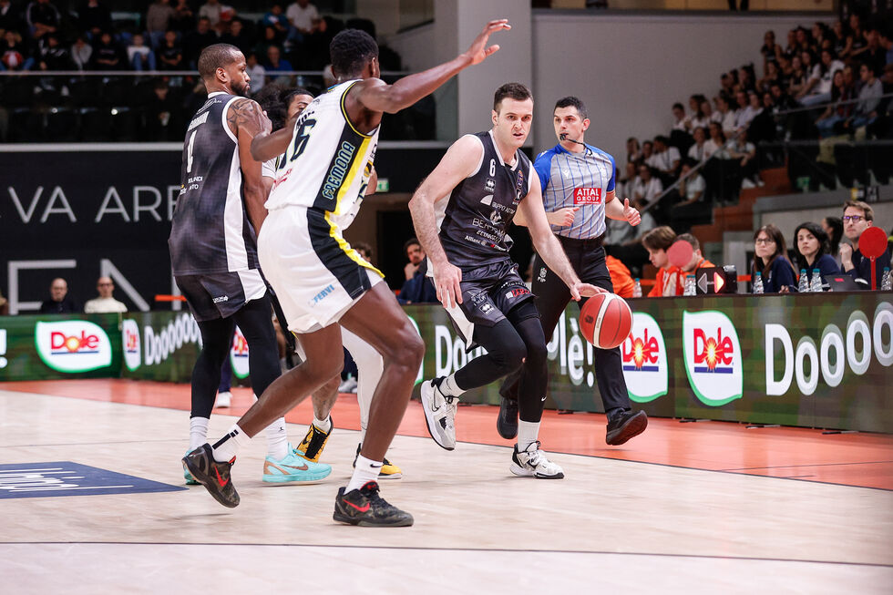 Bertram Derthona Tortona - Acqua S.Bernardo Cantù domenica alle 17.30 (live su LBATV), sono cinque gli ex della partita