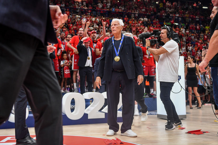 Giorgio Armani e lo scudetto dell'Olimpia Milano: “È stata una gioia ...