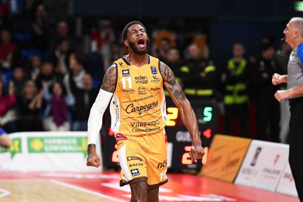 Carpegna Prosciutto Pesaro, Justin Wright-Foreman si presenta con una prova contro Brescia da 25 punti e 27 di valutazione