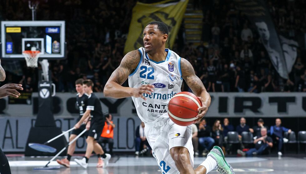 La 150ª sfida tra Acqua S.Bernardo Cantù - Openjobmetis Varese domenica alle 19:00 (live su LBATV), Gerald Robinson alla 100ª presenza in campionato 