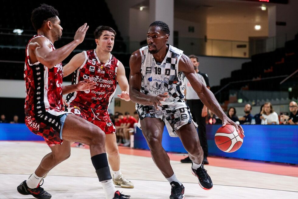 La Bertram Derthona Tortona batte per 98-78 l'Openjobemtis Varese in amichevole