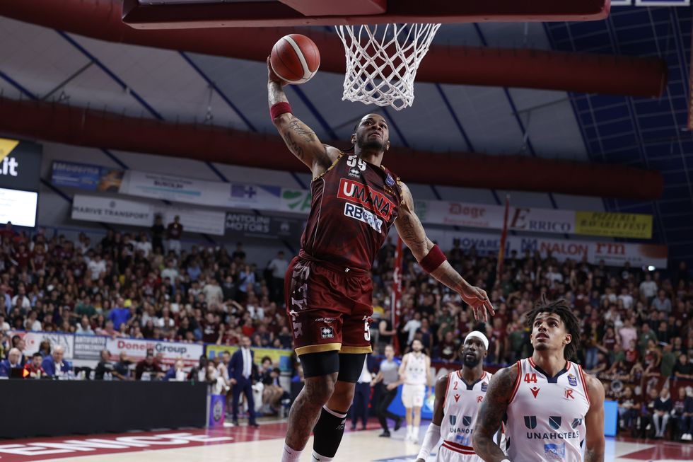 Tucker dà spettacolo, l'Umana Reyer Venezia vince la decisiva Gara 5 contro la UNAHOTELS Reggio Emilia e vola in semifinale