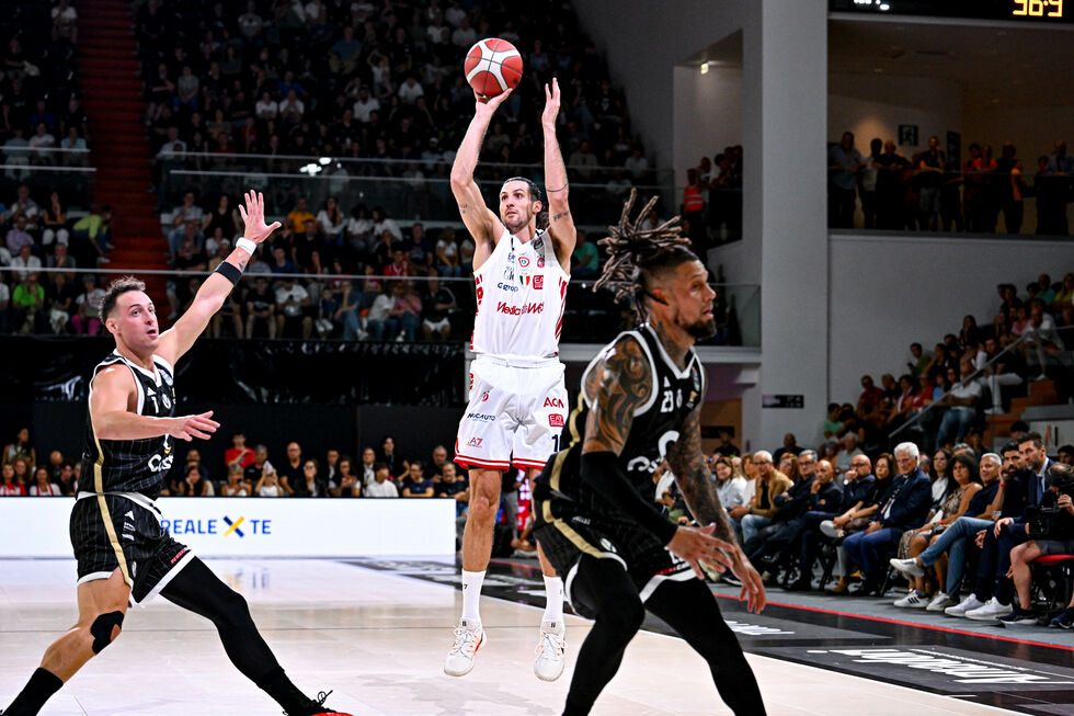 Wright e Bolmaro dominanti, l'Armani Olimpia Milano batte la Virtus Costa Bologna per 80-71 in semifinale