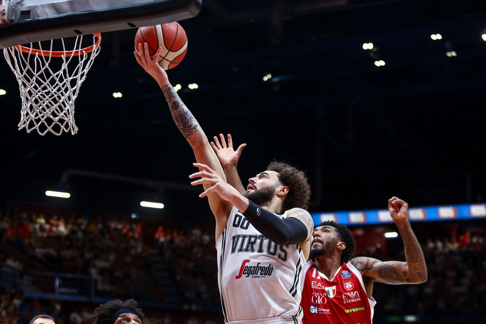 Conclusa Gara 3 della serie Milano - Bologna: la Virtus Segafredo vince per 68-78 e si porta sul 2-1 nella serie!