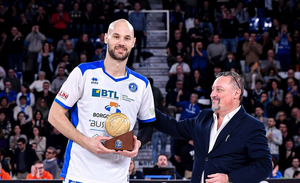 Germani Brescia, Miro Bilan riceve il premio di MVP Unipol del mese di gennaio
