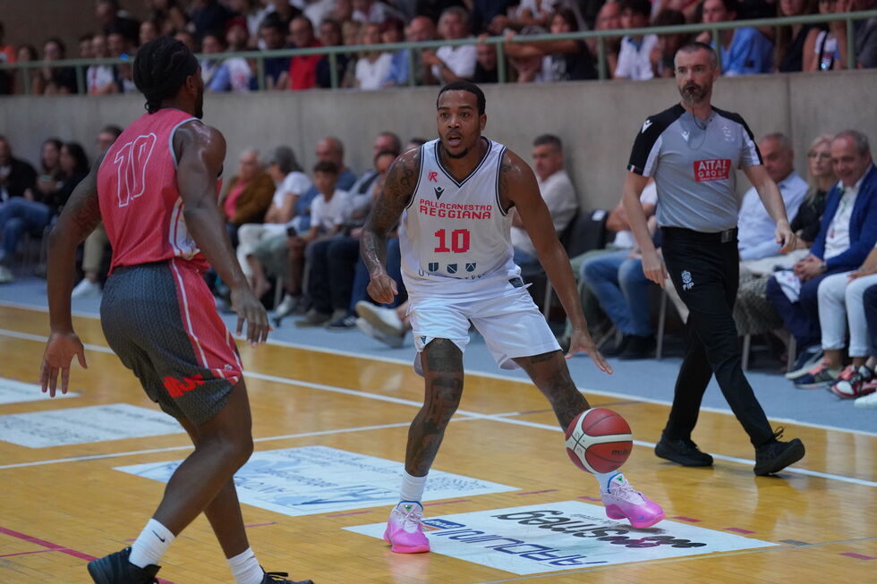 La UNA Hotels Reggio Emilia batte la Sella Cento per 92-70 e conquista il 3° Trofeo Sport Valley