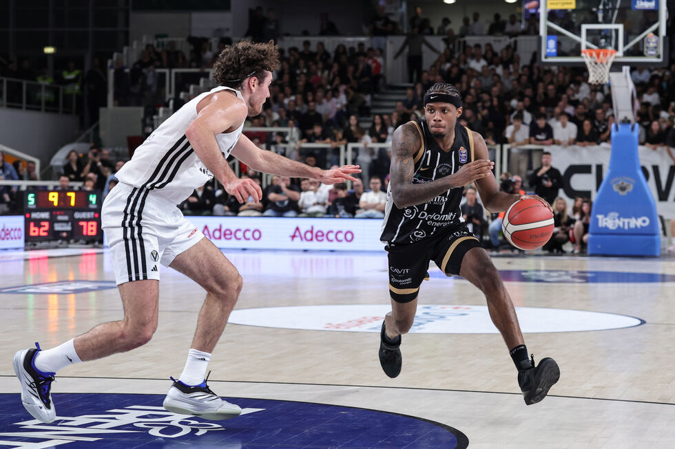 Dolomiti Energia Trentino - Napoli Basketball domenica ore 17.30 (live su LBATV), sfida numero 9 tra le squadre