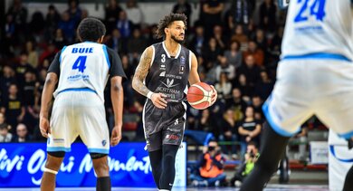 Prentiss Hubb - MVP Tháng 2 Serie A: Biểu Tượng Lãnh Đạo Và Cú Sút Định Mệnh