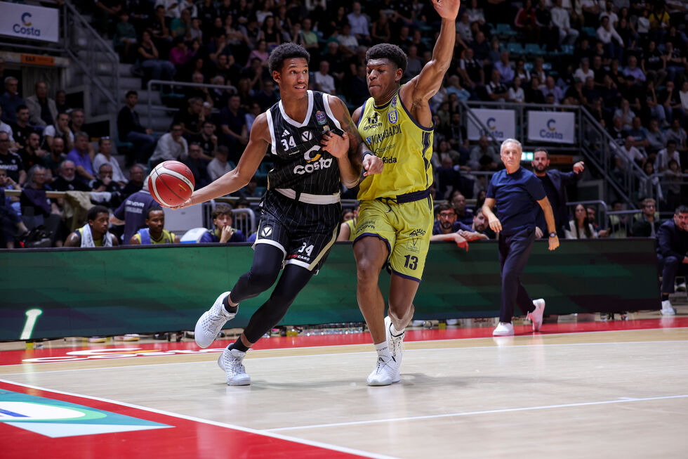 La Virtus Costa Bologna domina la Longobardi Scafati Basket guidata da Klintman e Alston (108-83)