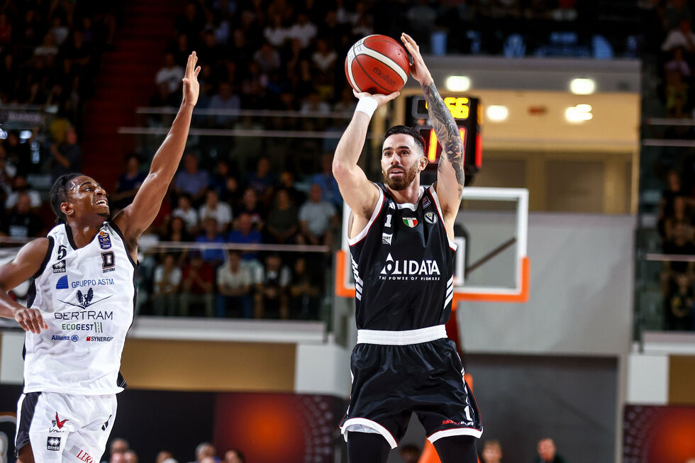 La Virtus Olidata Bologna batte per 75-56 la Bertram Derthona Tortona nella giornata dell'inaugurazione della Cittadella dello Sport