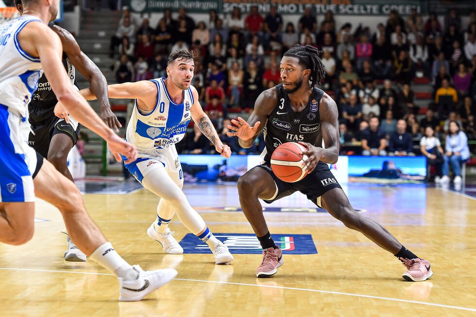 Dolomiti Energia Trentino - Banco di Sardegna Sassari domenica alle 11.30 (live su DAZN) apre il programma della 28ª giornata