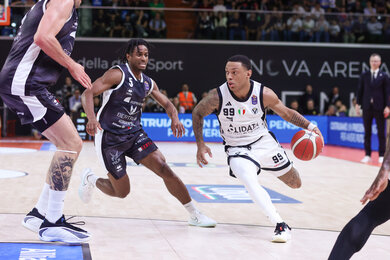 Virtus Bologna Thắng Sít Sao Trước Tortona: Dos Santos Và Hackett Là Người Hùng