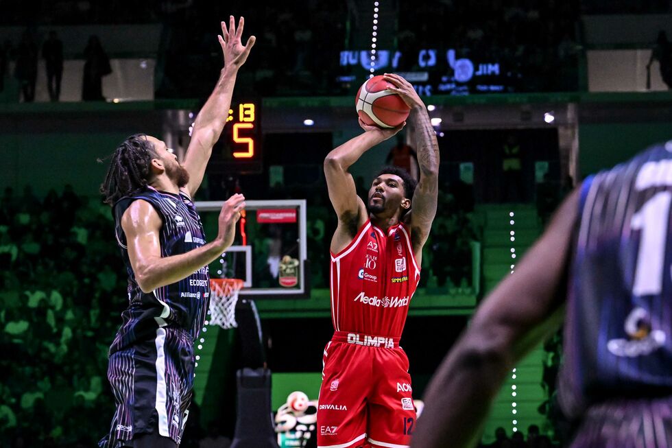 Frecciarossa Final Eight 2026: le triple di Brooks trascinano l'EA7 Emporio Armani Milano alla vittoria per 85-77 contro la Bertram Derthona Tortona nella finalissima