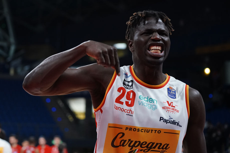 Virtus Segafredo Bologna, il centro Gora Camara rientra dal prestito di Pesaro e farà parte del roster