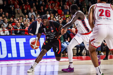 Elisee Assui: 'Giấc mơ Mỹ' và hành trình rời 'vùng an toàn' tại Varese