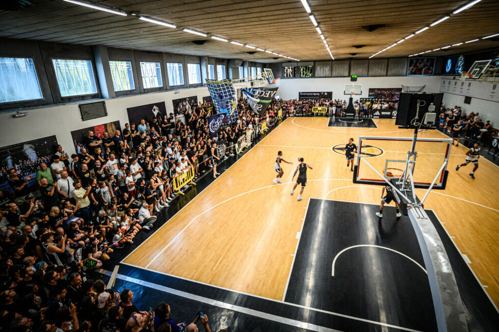 Virtus Olidata Bologna, concluso il primo allenamento, Hackett: "Vogliamo offrire una pallacanestro rapida e aggressiva, da squadra affamata"