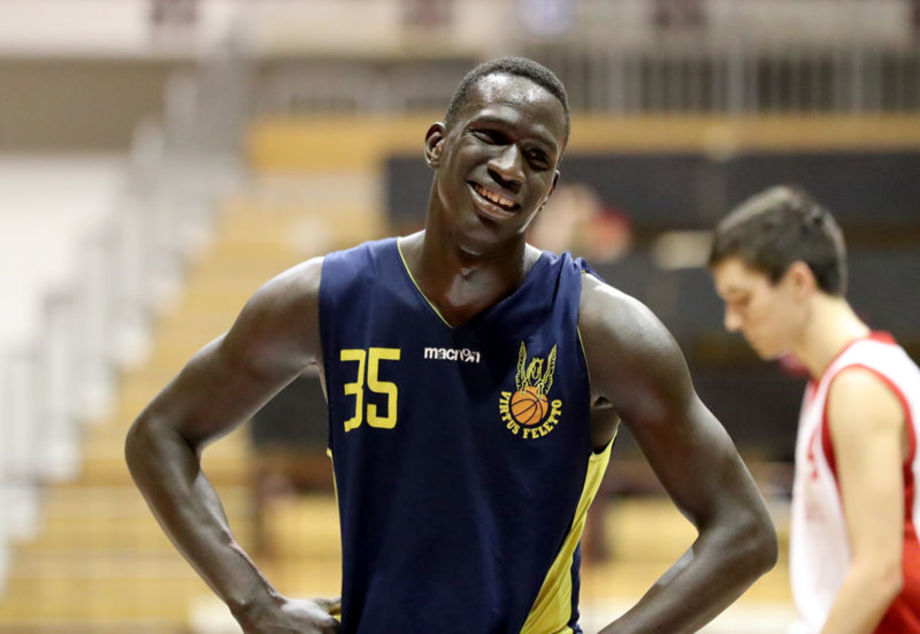 Ousmane Diop per i prossimi quattro anni in maglia Dinamo Sassari