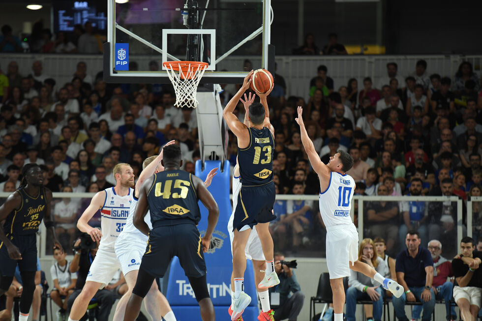 L’Italia domina 87-61 l’Islanda nella semifinale della Trentino Basket Cup. Domenica alle 19.00 la finale contro il Senegal
