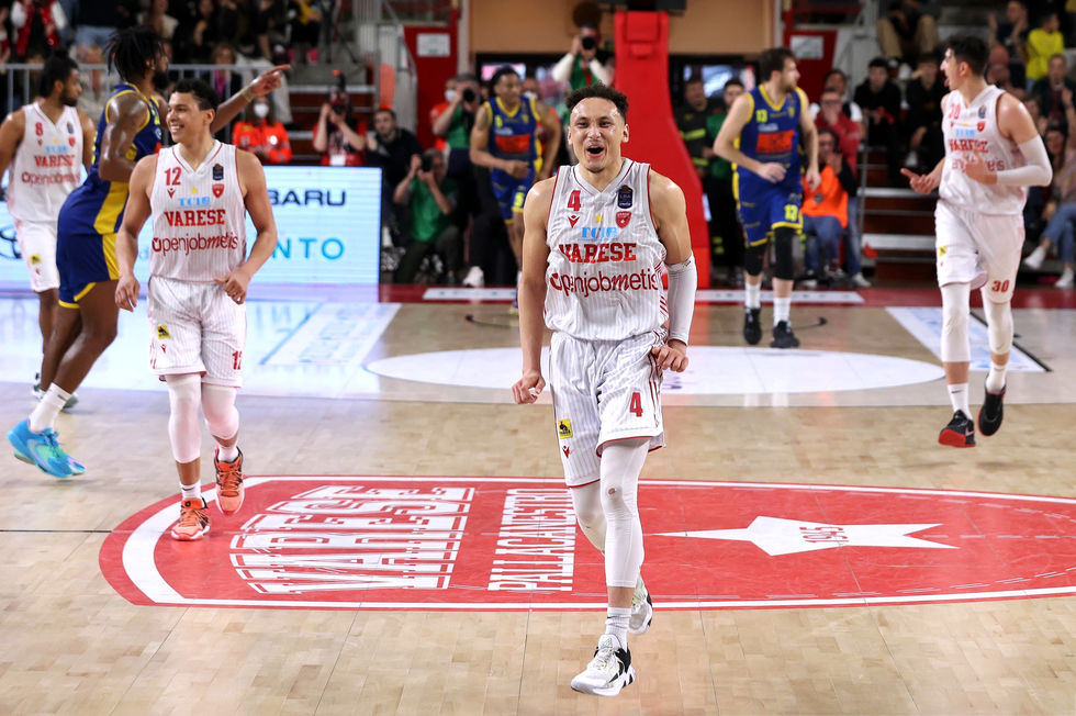 Openjobmetis Varese, Colbey Ross è il 6° giocatore nella storia del campionato italiano a realizzare una tripla doppia per punti, rimbalzi e assist