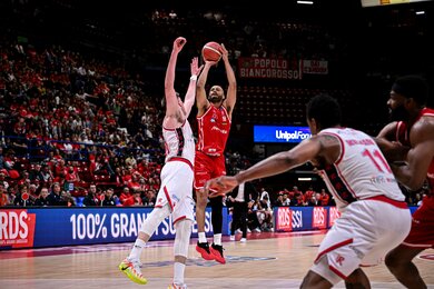 EA7 Emporio Armani Milano thắng thuyết phục Reggio Emilia 96-84 ở Game 1