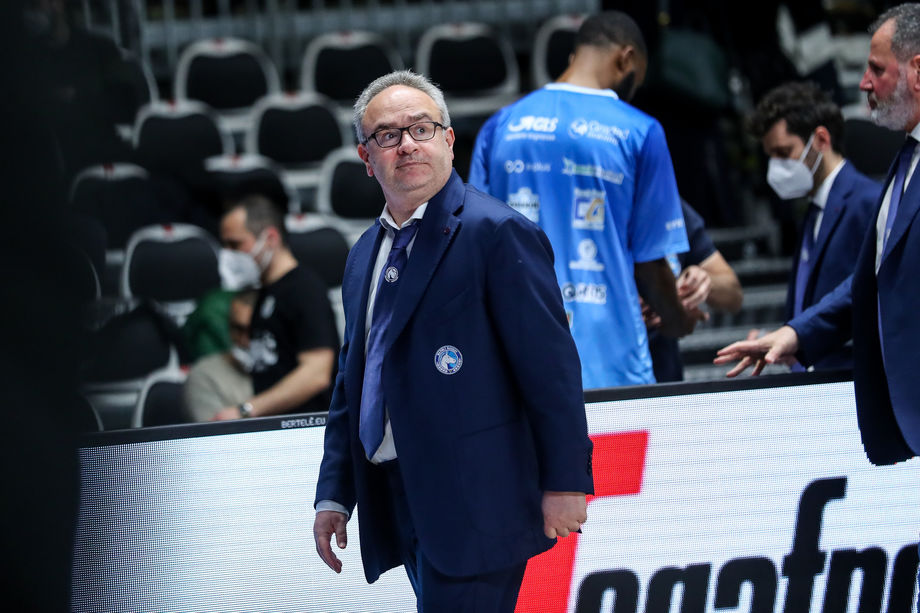 GeVi Napoli, esonerato coach Pino Sacripanti