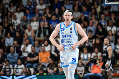 APU Udine chiêu mộ trung phong Nick McGlynn từ Dinamo Sassari
