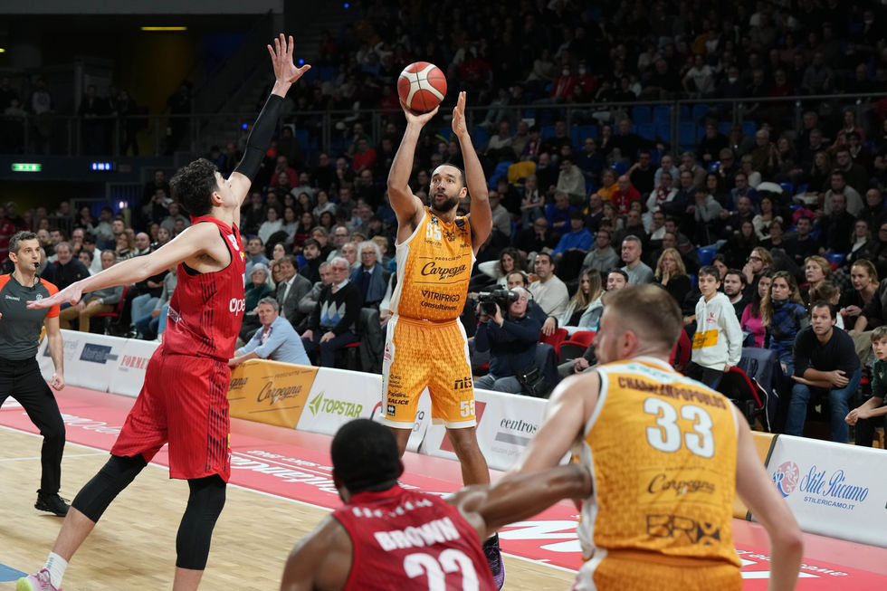 Kwan Cheatham e i successi della Carpegna Prosciutto Pesaro: “Mi aspettavo che fossi competitivi in ogni partita. Avere un coach come Repesa fa la differenza”