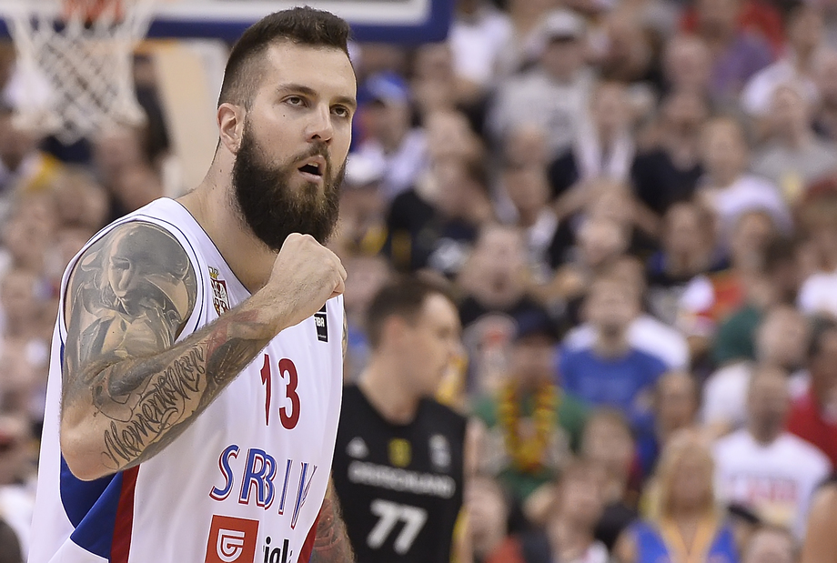EA7 Emporio Armani, accordo con il pivot Miroslav Raduljica 