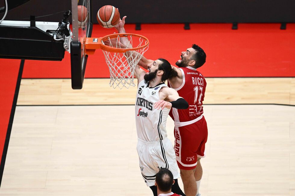 La Virtus Segafredo Bologna conquista anche Gara 4 sul campo dell'EA7 Emporio Armani Milano e vola alle LBA Finals Unipol 2025