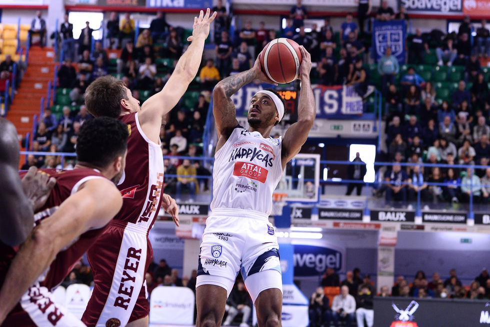 L’Happy Casa Brindisi supera l’Umana Reyer Venezia trascinata dai 28 punti di Reed