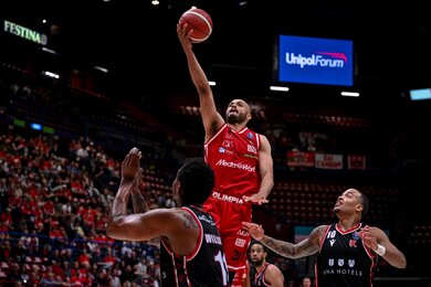 Gà 2 Milano – Reggio Emilia: EA7 thắng 77-65, dẫn 2-0