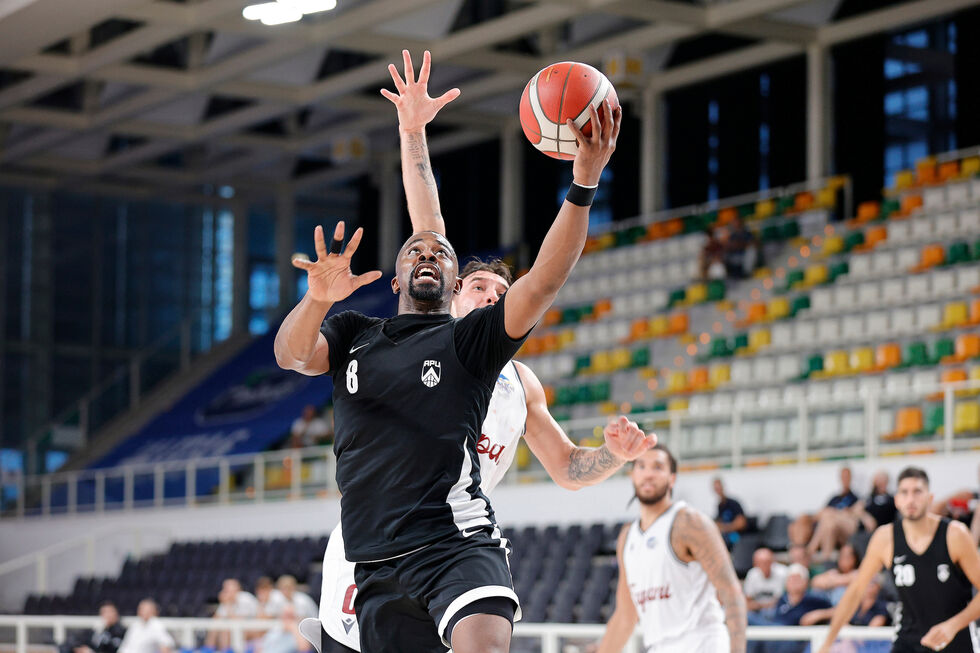 L'APU Old Wild West Udine batte la Trapani Shark per 82-73 nella prima semifinale del Memorial Brusinelli