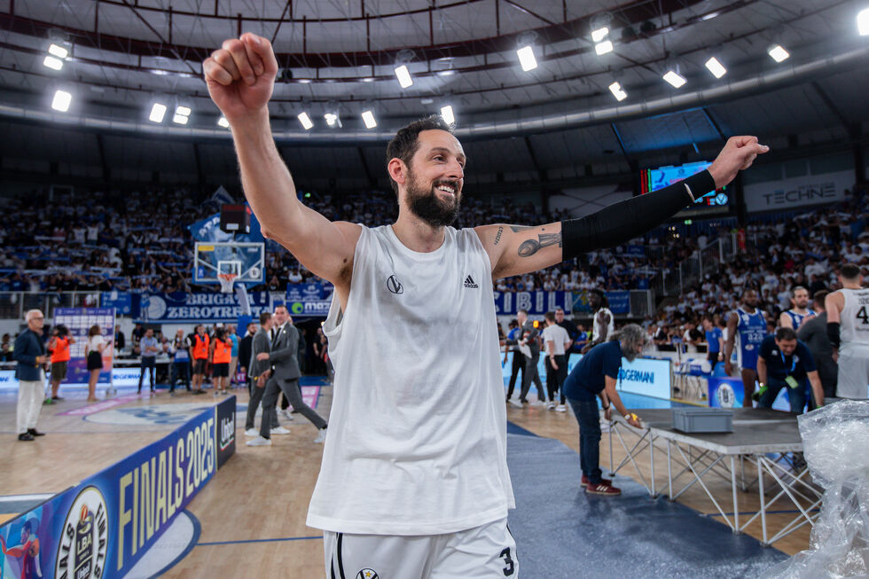 Virtus Segafredo Bologna, la gioia di Belinelli: "Questo Scudetto la ciliegina sulla torta della carriera. Polonara? Gli staremo vicini il più possibile"