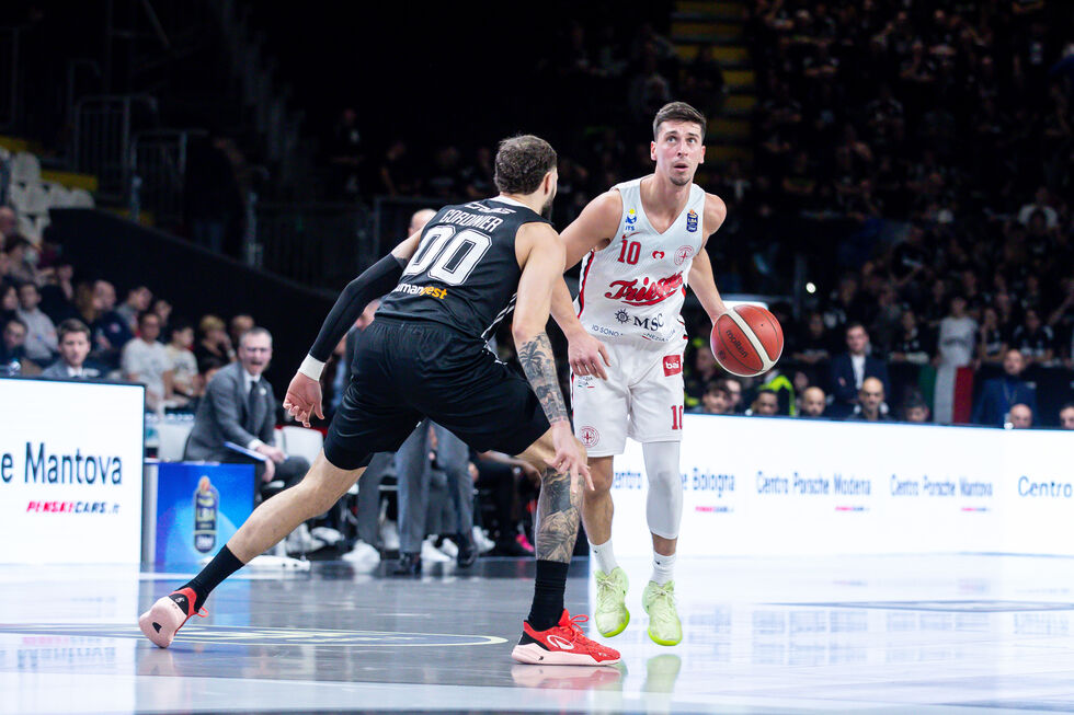 Pallacanestro Trieste - Virtus Segafredo Bologna sabato ore 20.00 (live su DAZN ed Eurosport 2) apre il programma del 23° turno